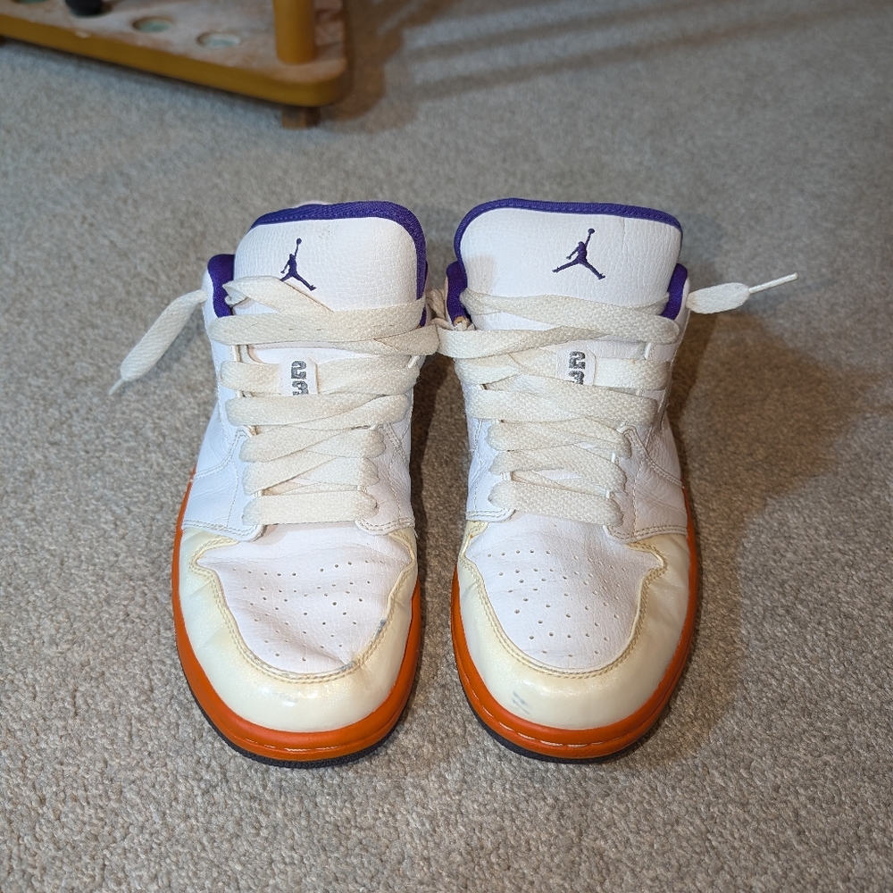 AIr Jordan 1 Low White Orange Gray  Size 9.5